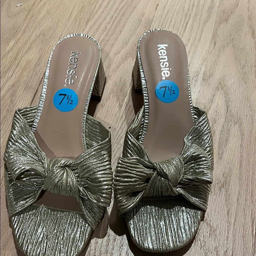 New Kensie Metallic Gold Mules with Bow (7.5)